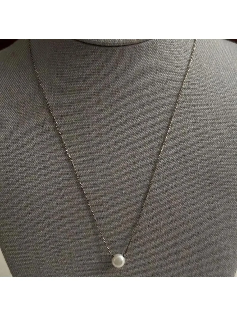 Vintage Silver necklace with one small pearl